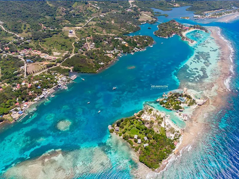 Fun-Chaser-Roatan-French-Cays-drone-view